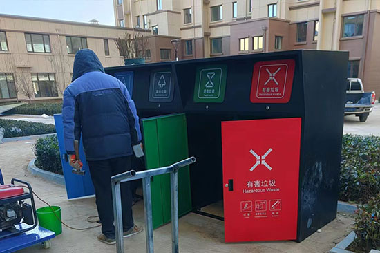 安裝四分類垃圾桶罩，垃圾分類亭